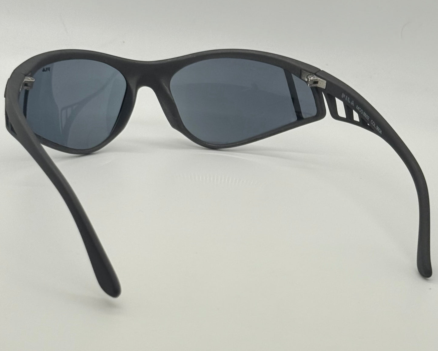 Fila Mod.8862 Col.9714 Y2K Vintage Deadstock Carbon Fiber Wrap Sunglasses Italy