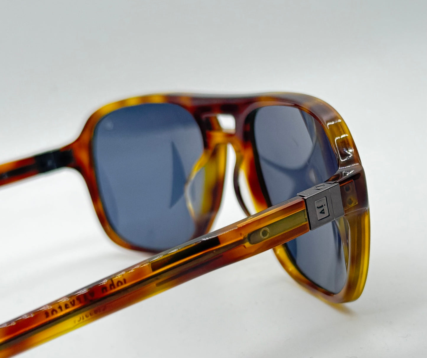 John Varvatos Classic Aviator Sunglasses-Tortoise Horn Acetate-Mirrored Gold Lenses-New|Unworn