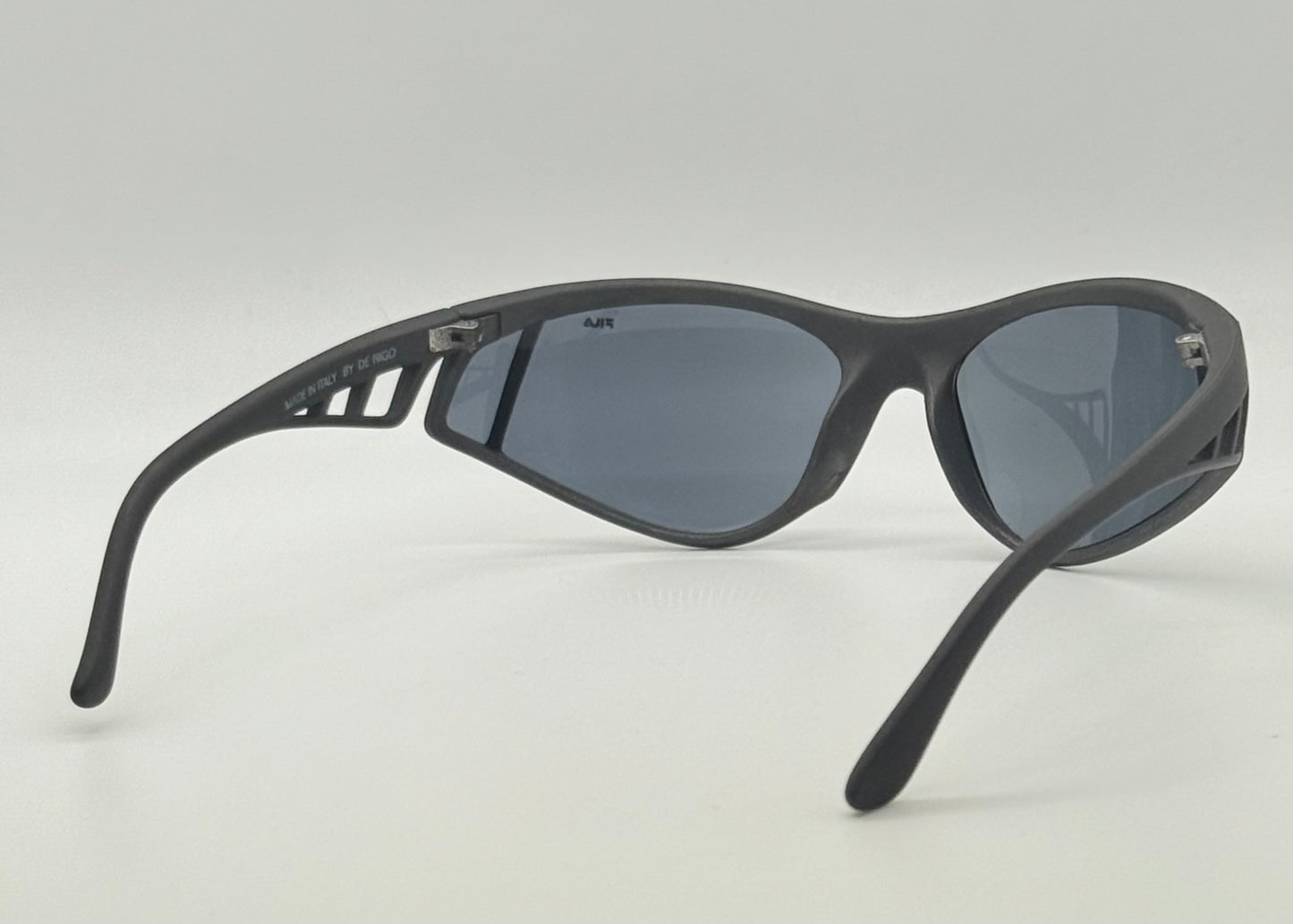 Fila Mod.8862 Col.9714 Y2K Vintage Deadstock Carbon Fiber Wrap Sunglasses Italy