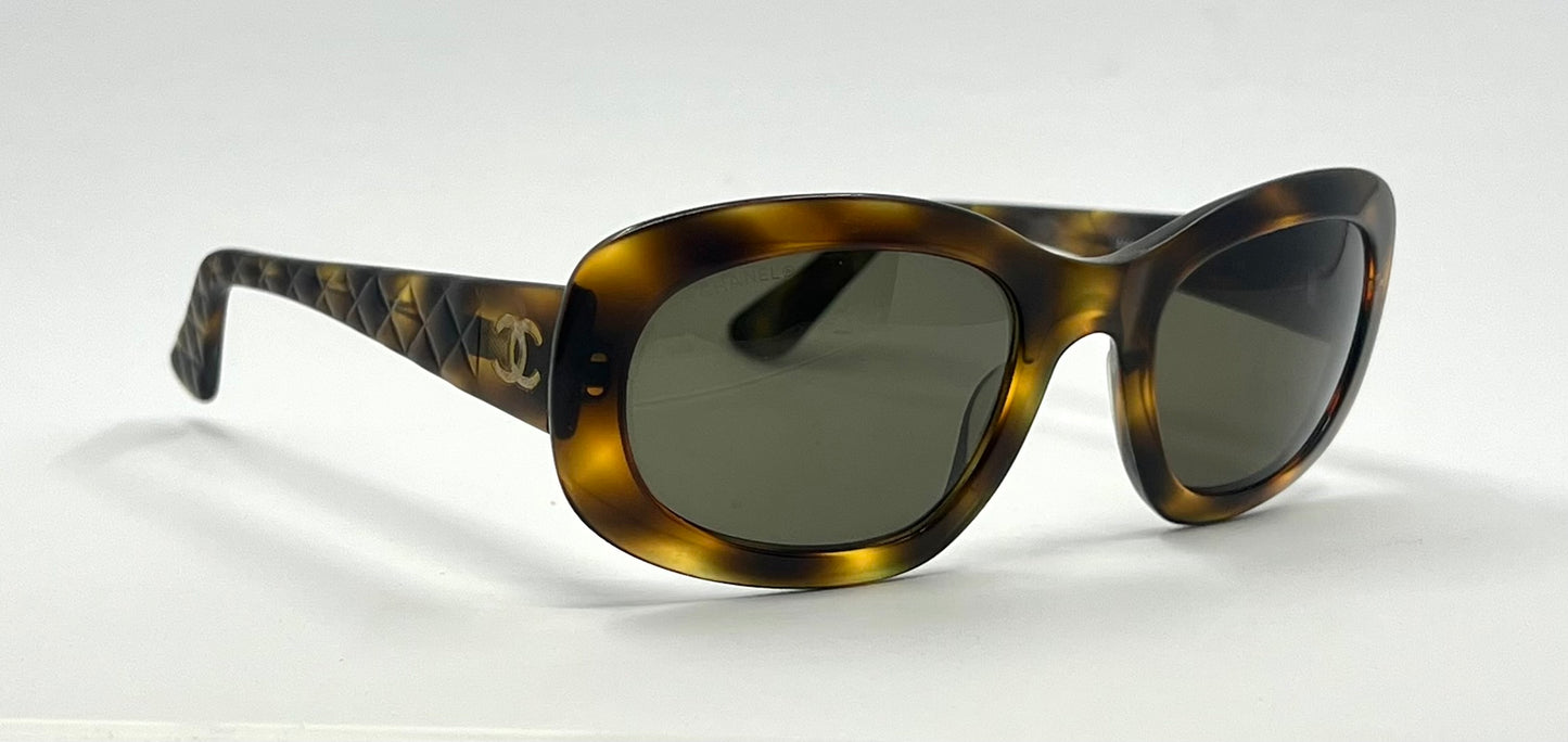 Chanel 5009 C.502/93 Tortoise Quilted Oval Y2K Vintage Sunglasses 51mm-Italy