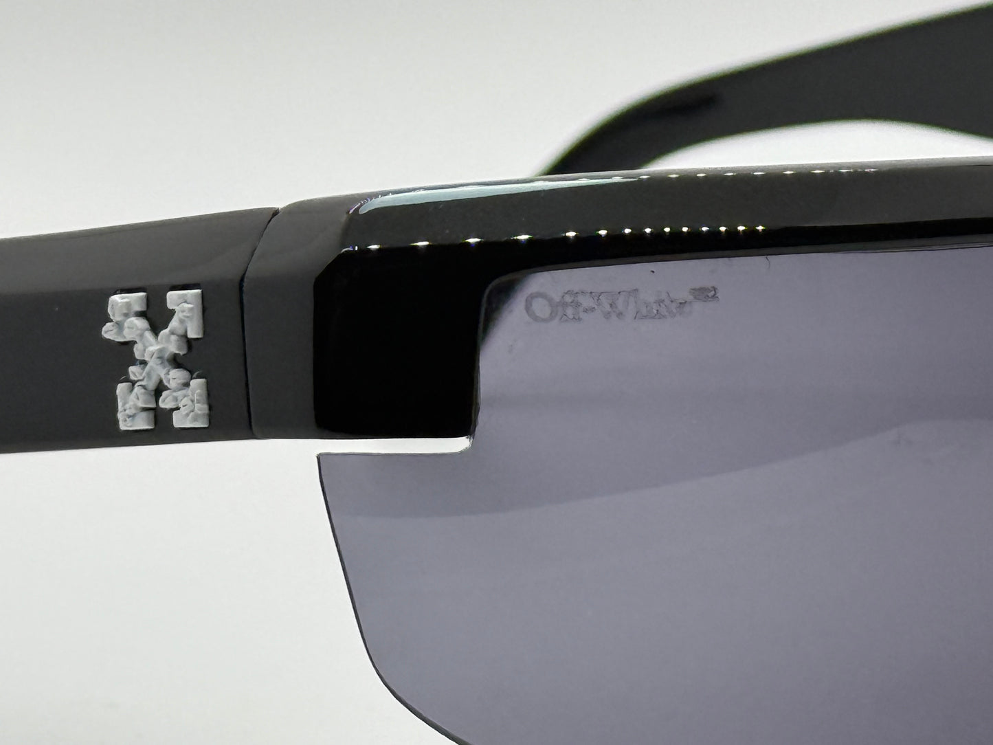 Vintage Off-White Black Shield Wraparound Sunglasses Model Oeri068 1007