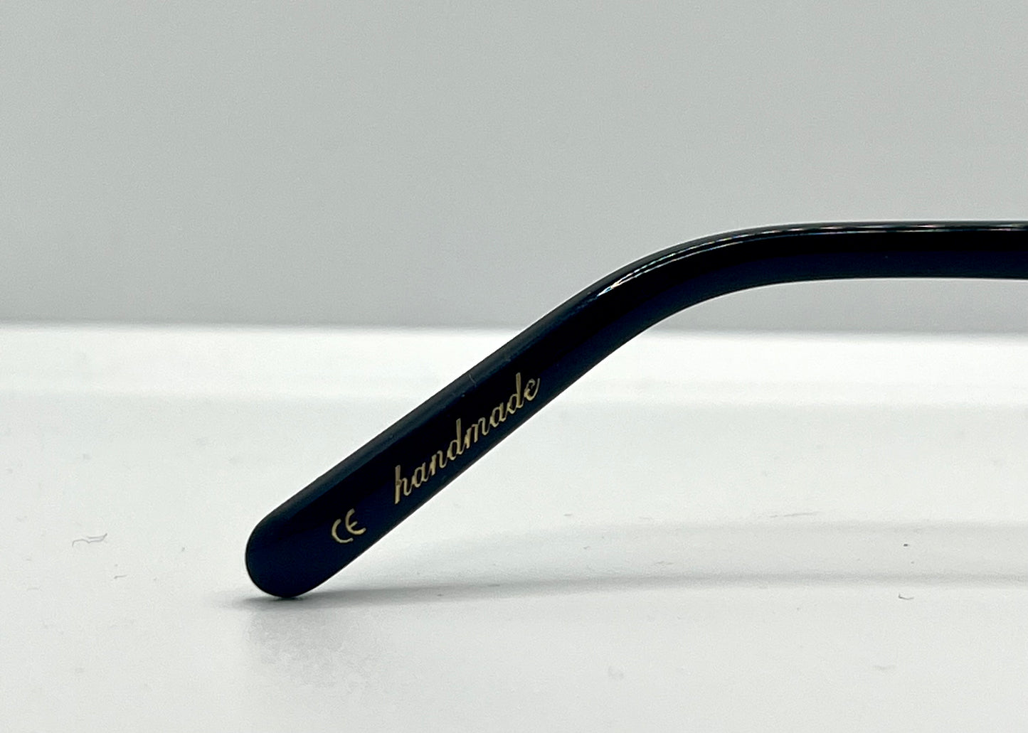 CYNTHIA BENJAMIN “SID” Handmade Sunglasses – Deep Navy Acetate with Violet Lenses – Brand New Full Kit