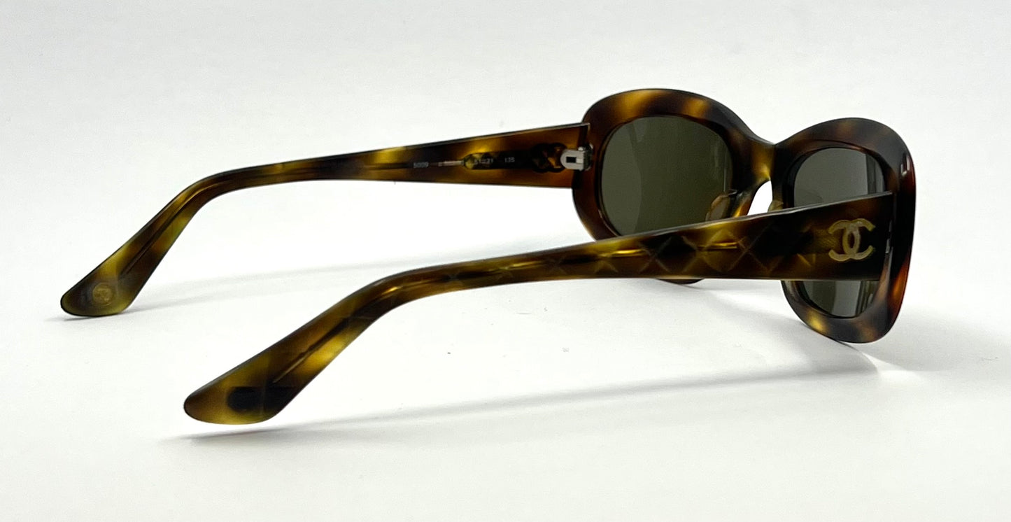 Chanel 5009 C.502/93 Tortoise Quilted Oval Y2K Vintage Sunglasses 51mm-Italy
