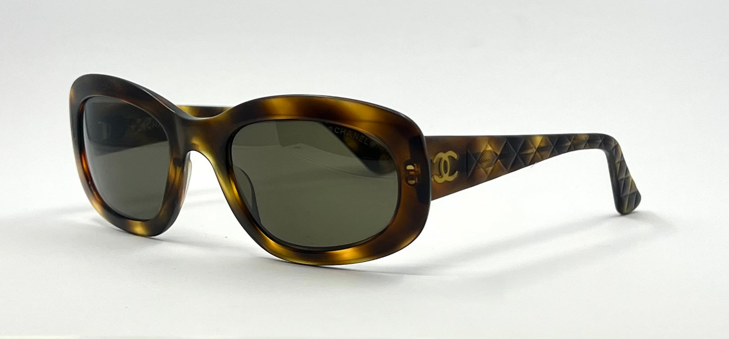 Chanel 5009 C.502/93 Tortoise Quilted Oval Y2K Vintage Sunglasses 51mm-Italy