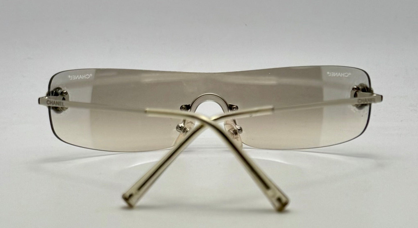 CHANEL 4086 c.124/6Y Rimless Shield Sunglasses – Silver Camellia – Gradient Smoke Bronze Lens – Y2K Deadstock – Full Kit