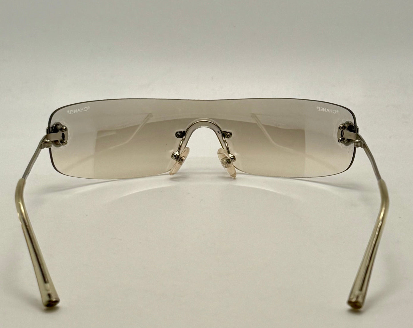 CHANEL 4086 c.124/6Y Rimless Shield Sunglasses – Silver Camellia – Gradient Smoke Bronze Lens – Y2K Deadstock – Full Kit
