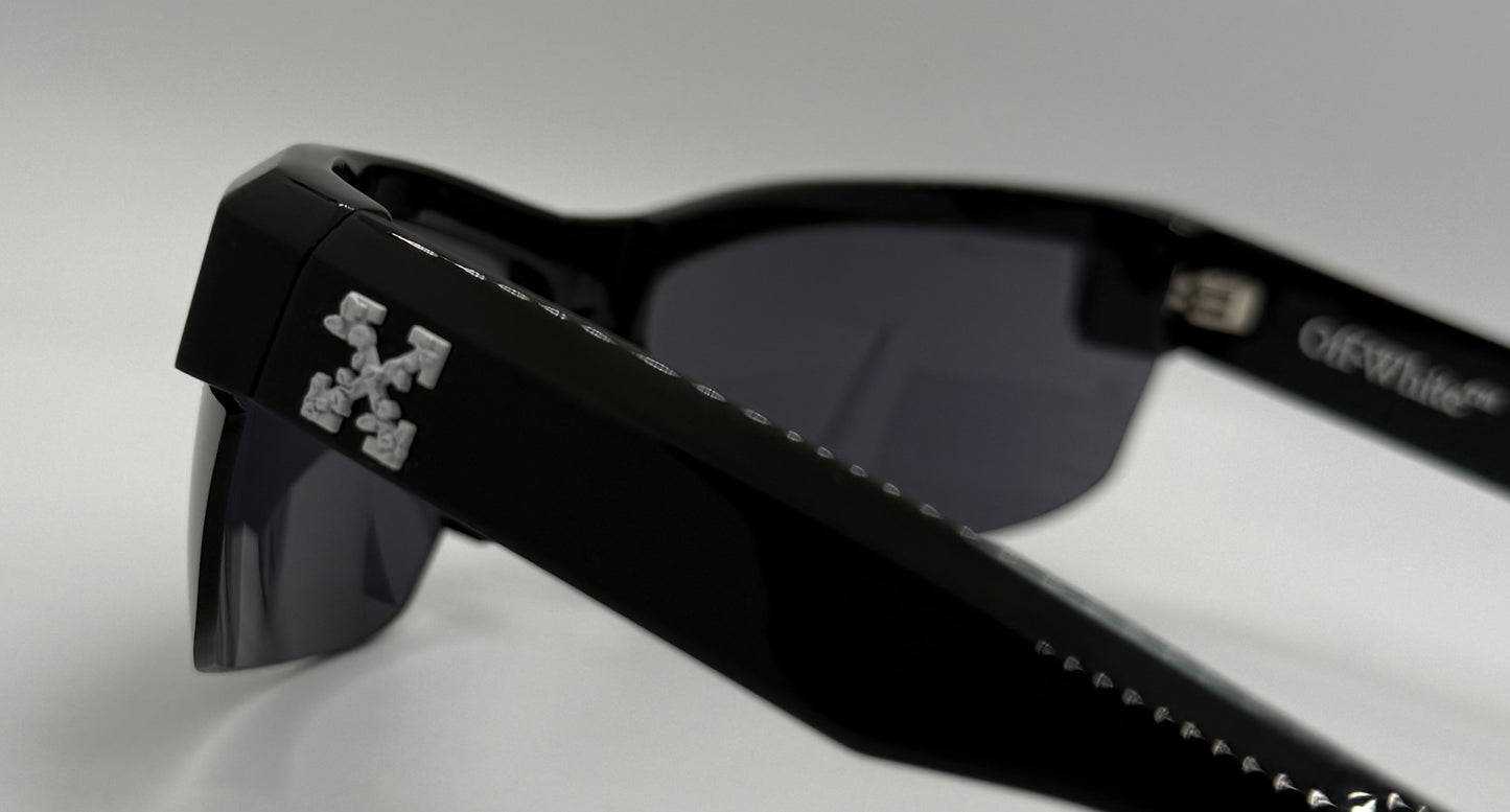 Vintage Off-White Black Shield Wraparound Sunglasses Model Oeri068 1007