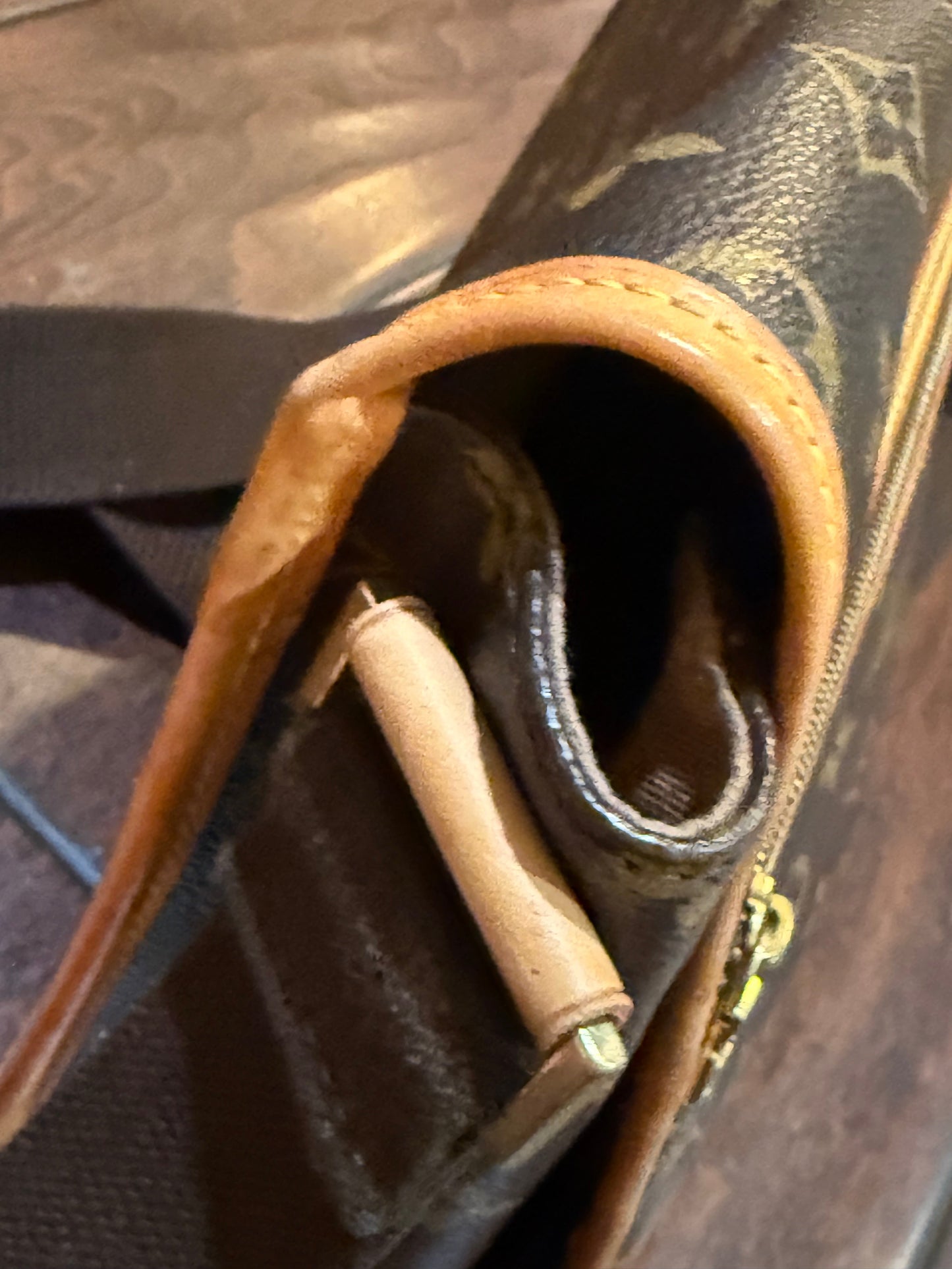 Louis Vuitton Monogram Reporter PM Crossbody Bag – Authentic 2009