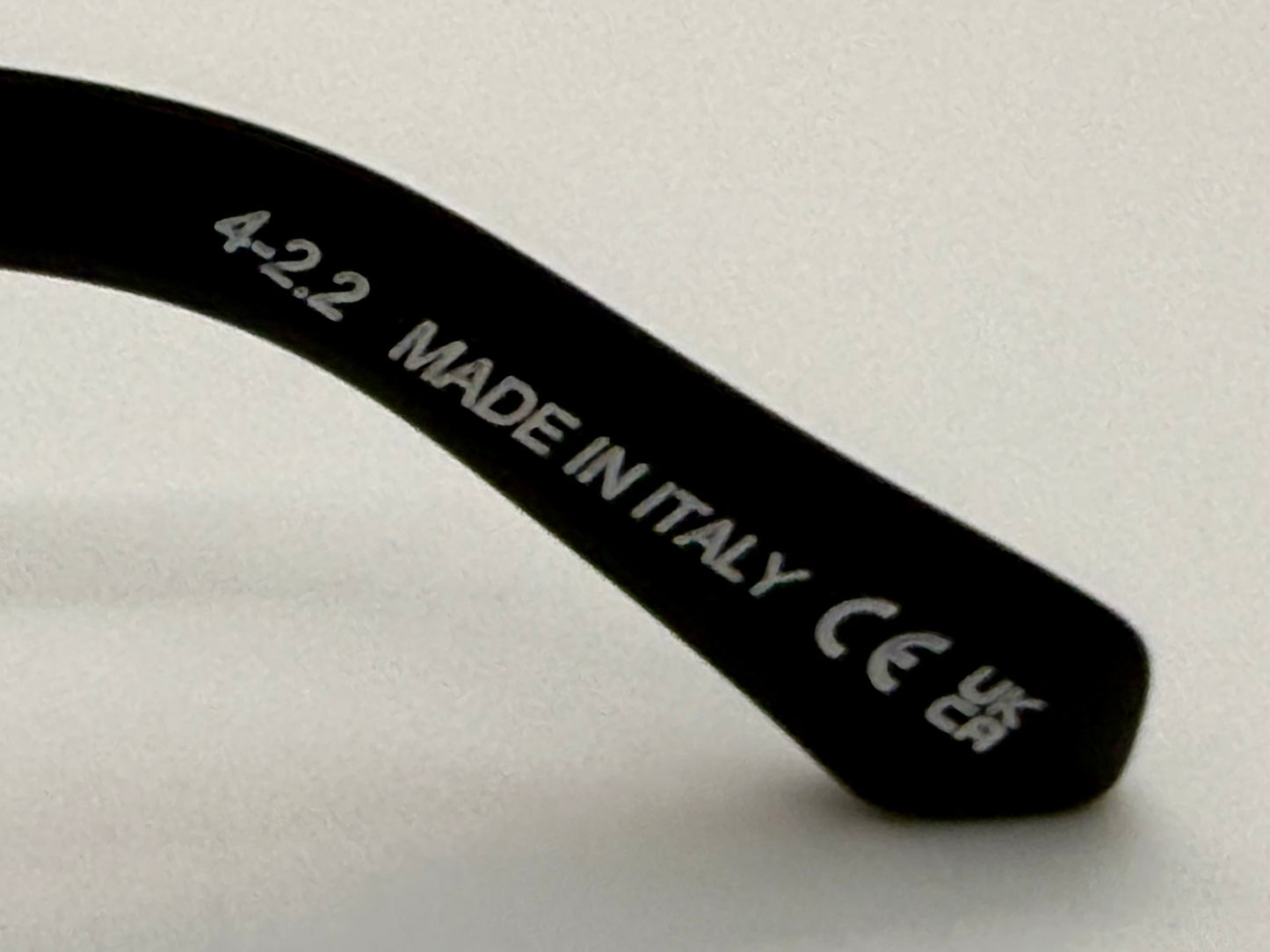 Vintage Off-White Black Shield Wraparound Sunglasses Model Oeri068 1007