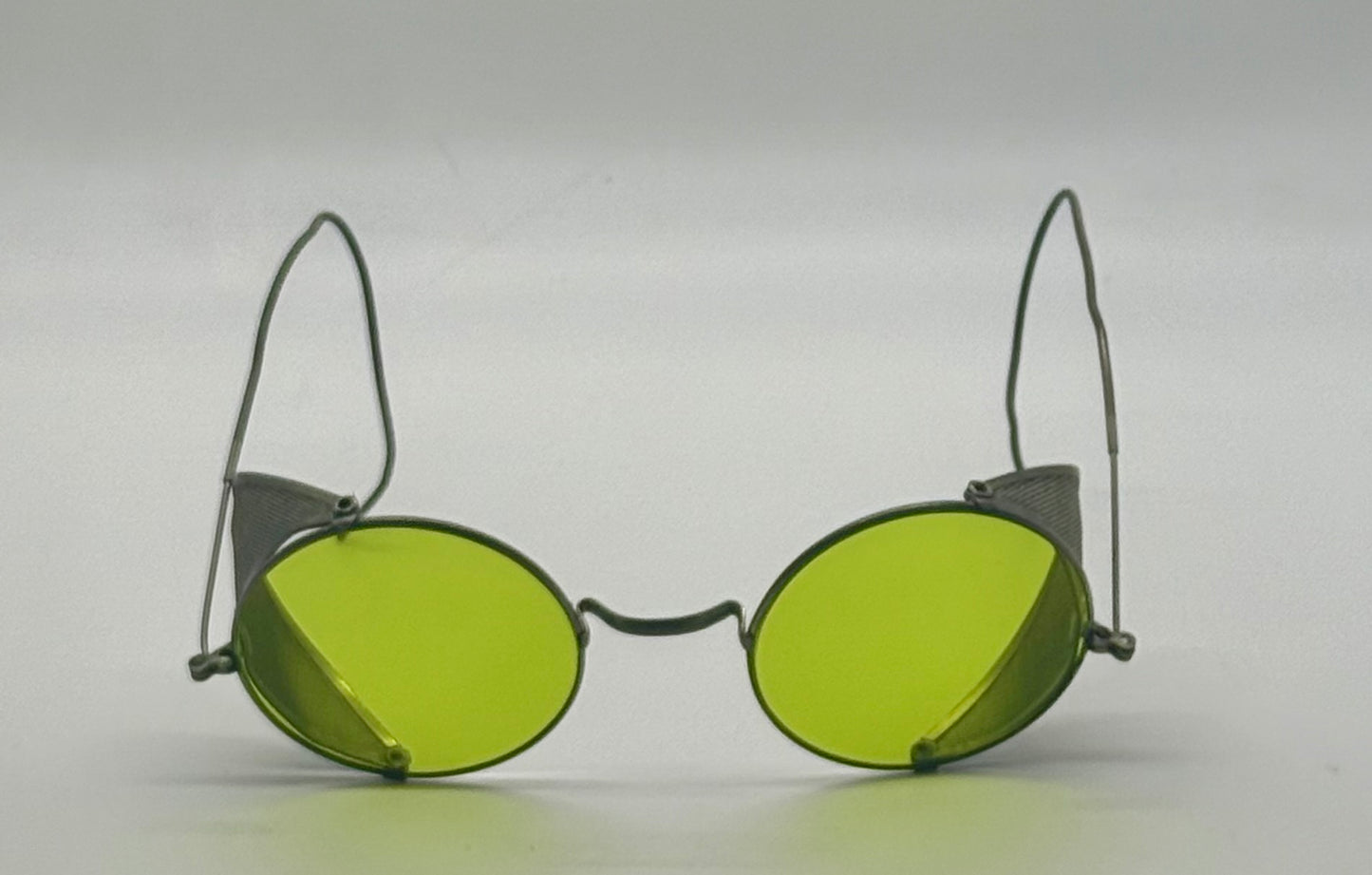 Industrial / Glacier ANTIQUE Spectacles – Green Lenses with Mesh Side Shields – c.1900