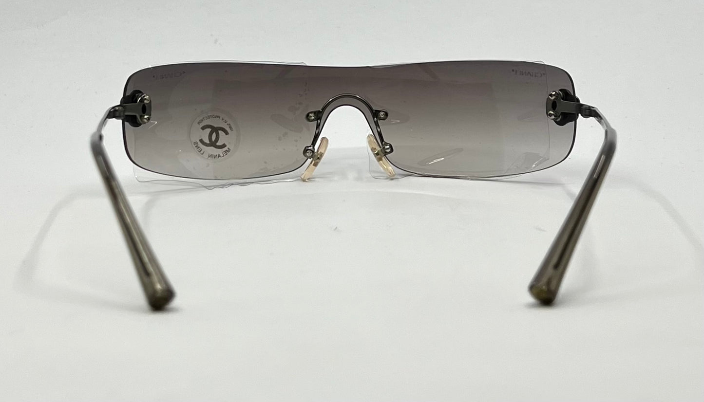 Chanel 4086 c.240/54 Shield Sunglasses Gunmetal Grey Gradient – Deadstock