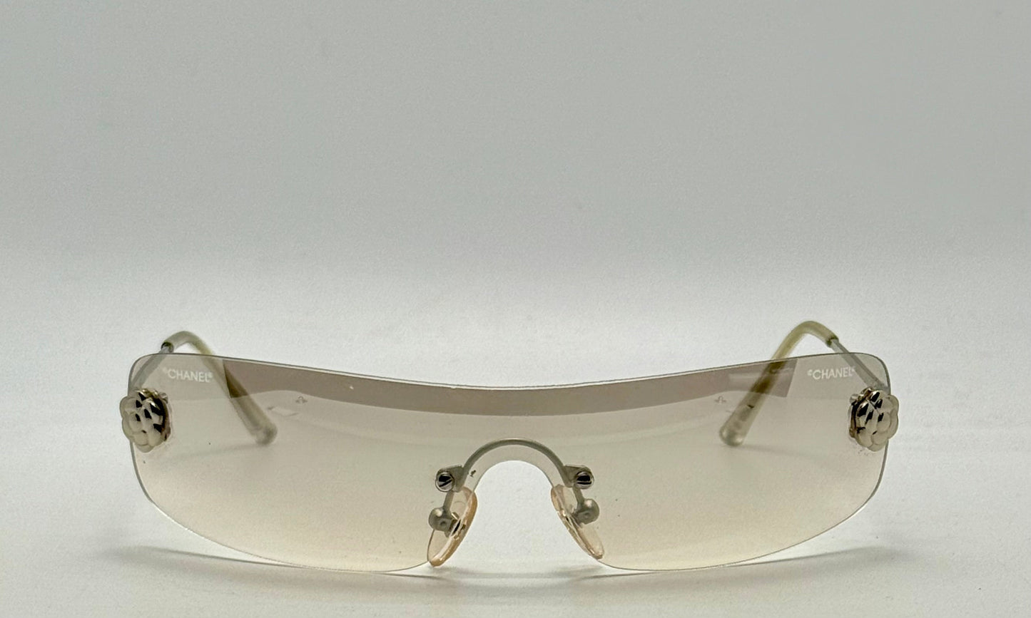 CHANEL 4086 c.124/6Y Rimless Shield Sunglasses – Silver Camellia – Gradient Smoke Bronze Lens – Y2K Deadstock – Full Kit