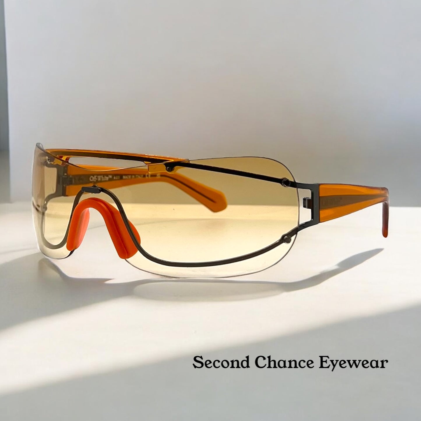 OFF-WHITE™ OERI103 7720 – Amber Shield Sunglasses

BNIB – Full Kit – Made in Italy