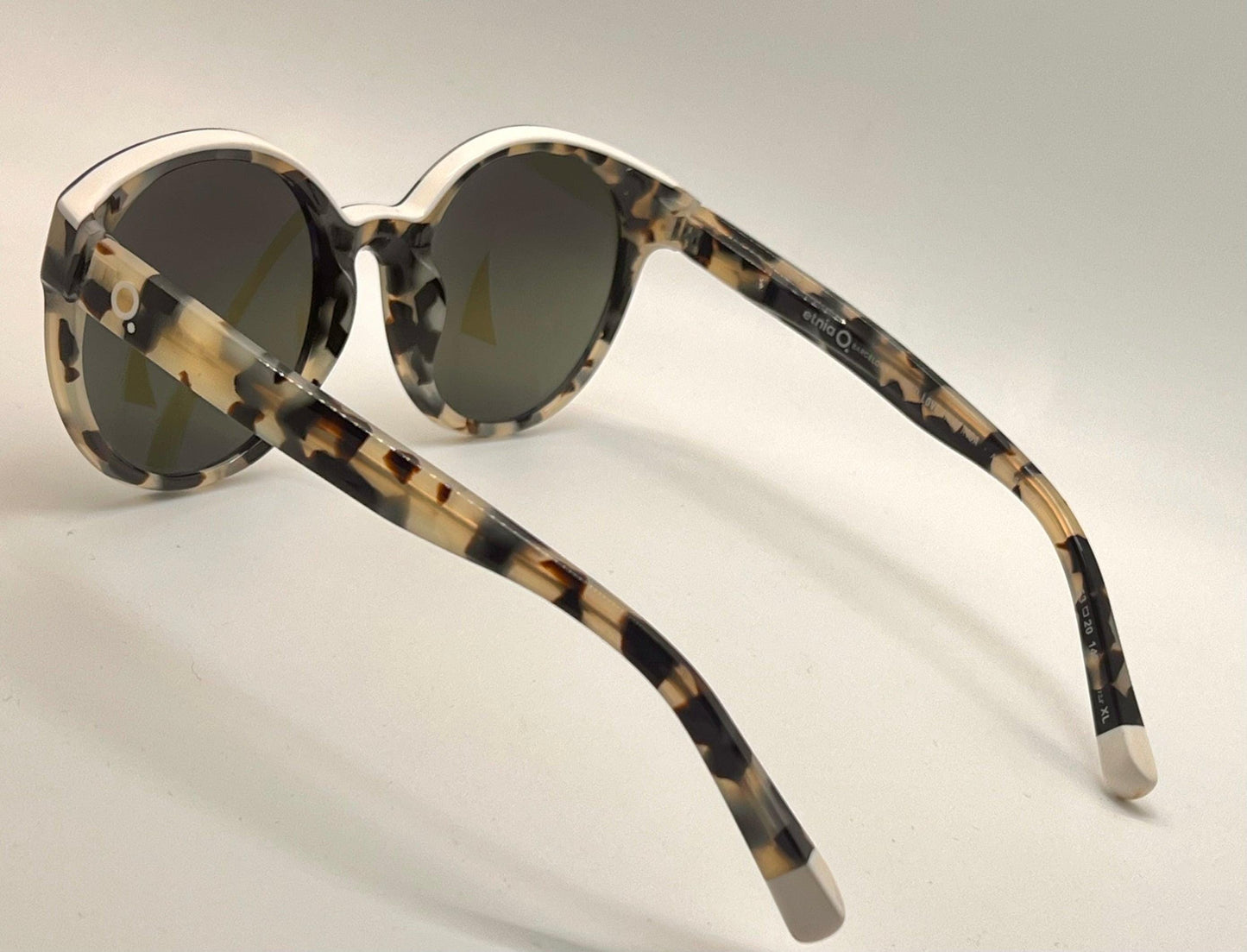 Nos Etnia Barcelona “Wild Love In Africa” Africa 01 Hvwh Sunglasses - Full Kit