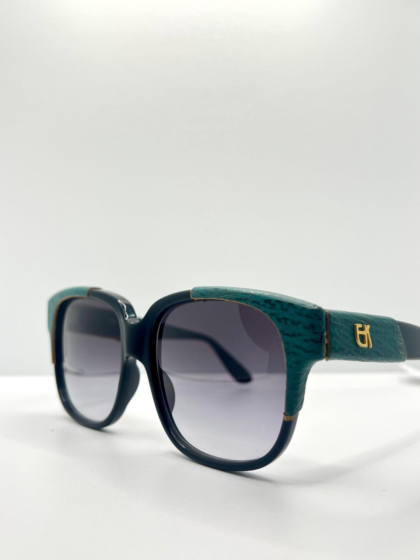 Vintage Emmanuelle Khanh 8980 Rq 16V Sunglasses – Green Ostrich Detail – France